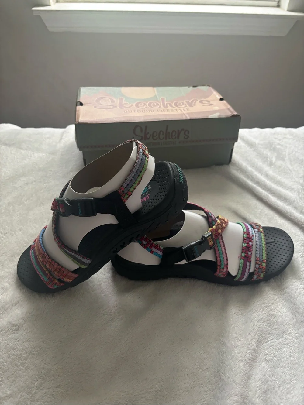 Skechers Women White Sandals with Multicolor Woven Straps Size 9 - Picture 2 of 6